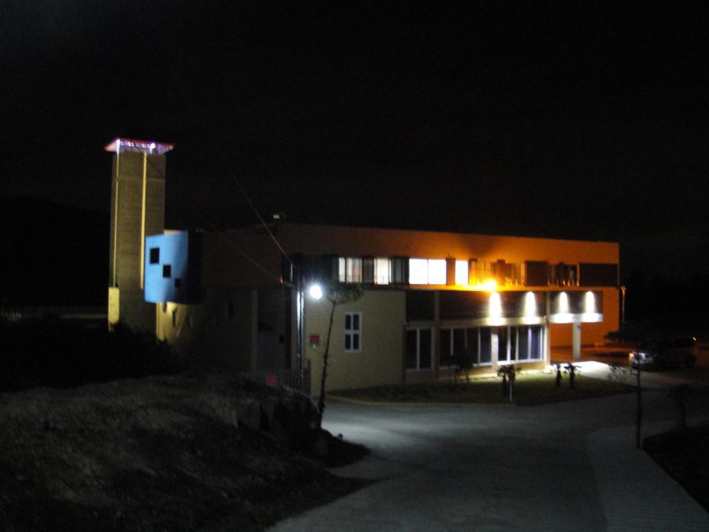 Geomunoreum Hostel Чеджу Екстериор снимка