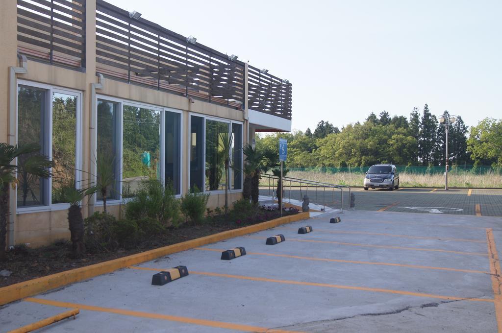 Geomunoreum Hostel Чеджу Екстериор снимка