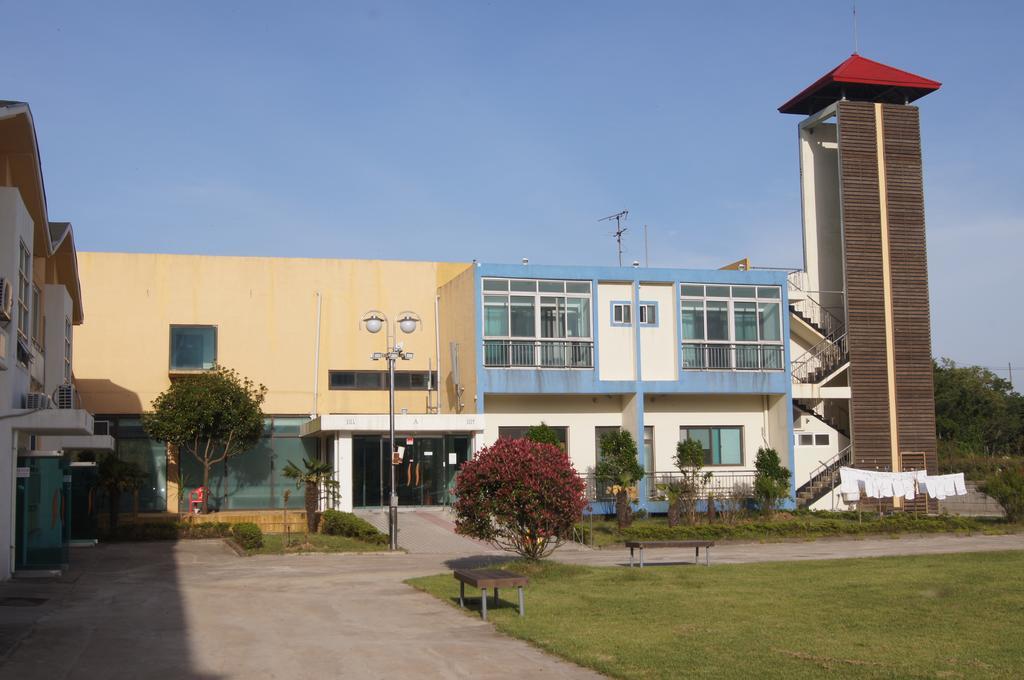 Geomunoreum Hostel Чеджу Екстериор снимка