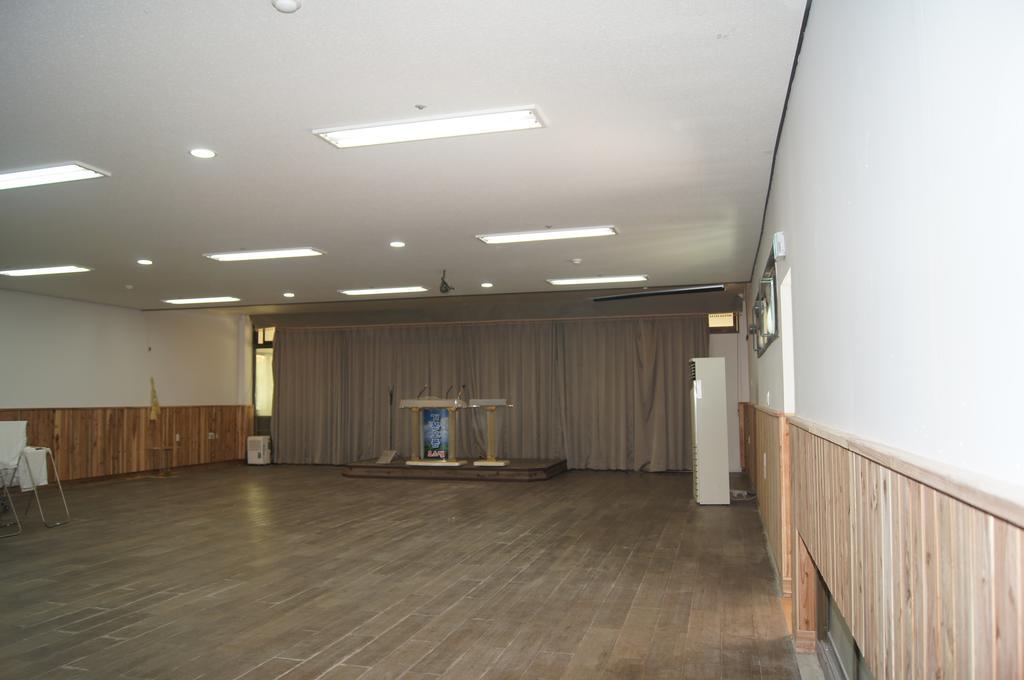 Geomunoreum Hostel Чеджу Екстериор снимка