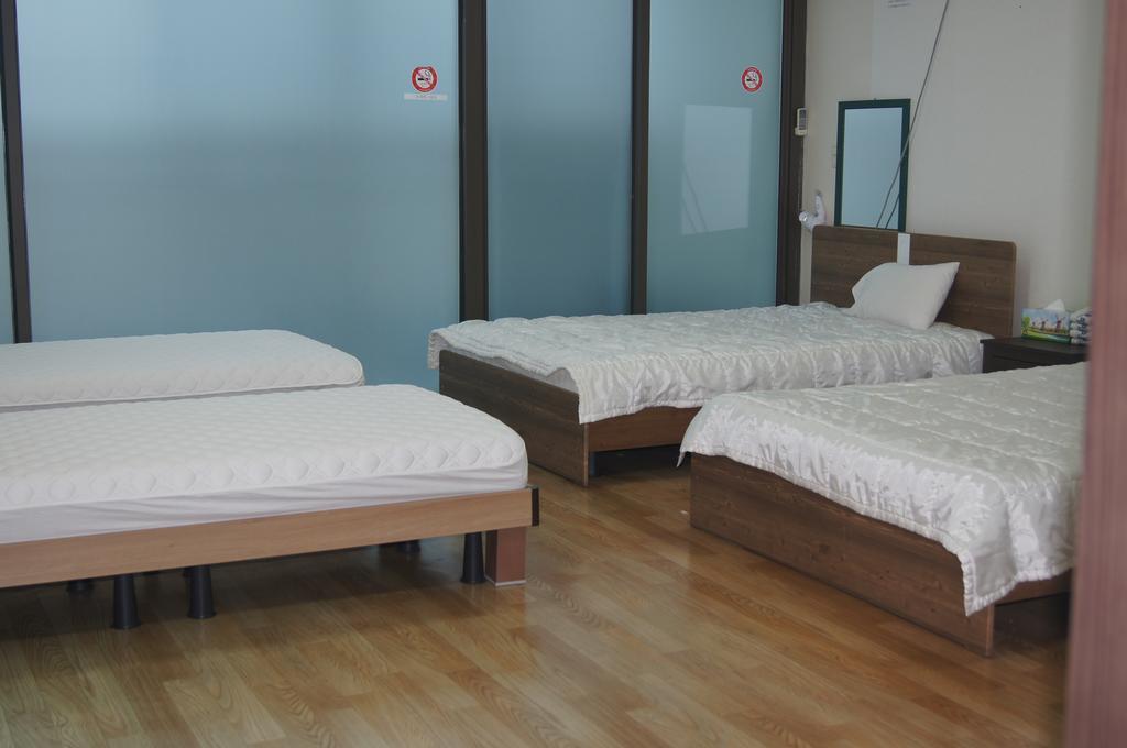Geomunoreum Hostel Чеджу Екстериор снимка