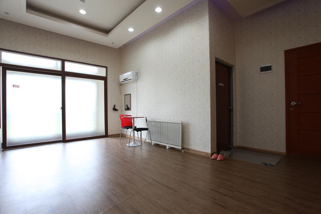 Geomunoreum Hostel Чеджу Екстериор снимка