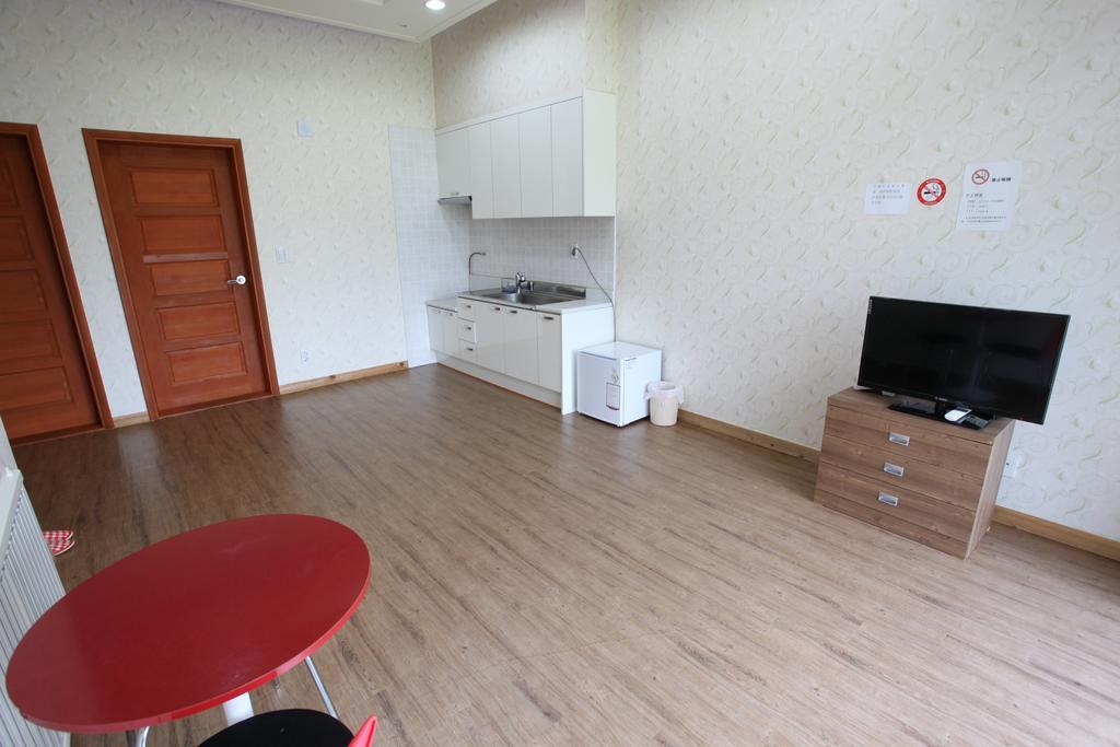 Geomunoreum Hostel Чеджу Екстериор снимка
