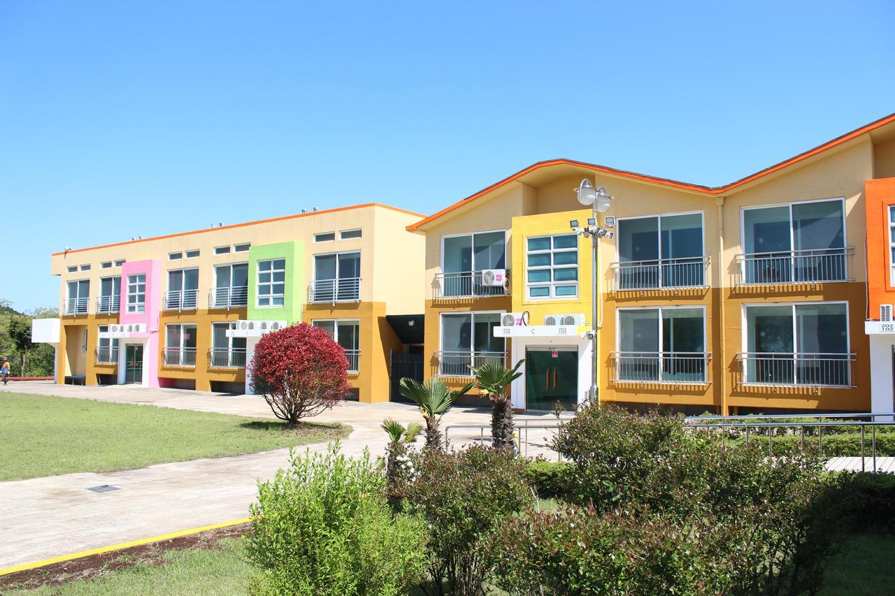 Geomunoreum Hostel Чеджу Екстериор снимка